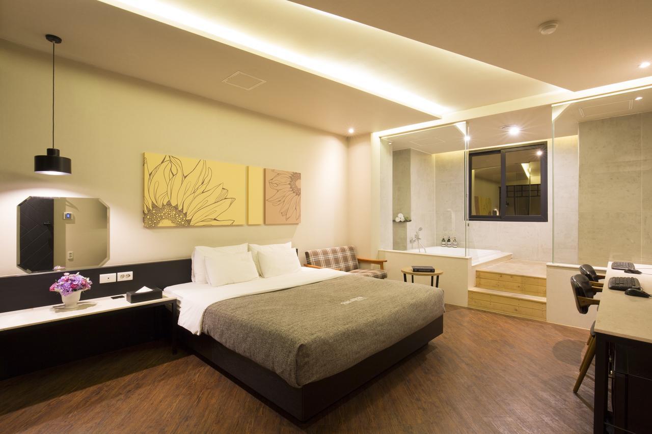 2 Heaven Hotel Seomyeon Пусан Экстерьер фото