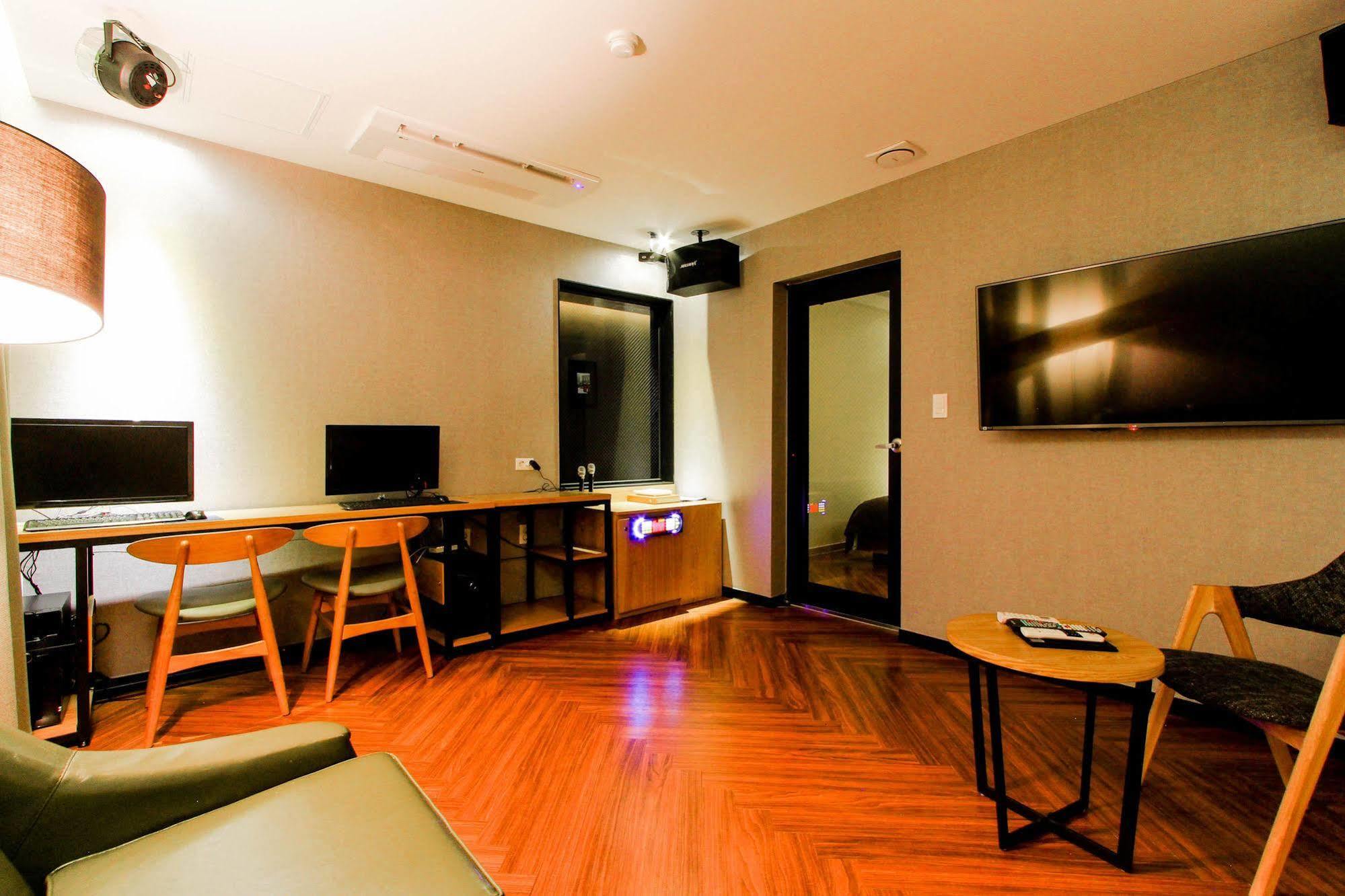 2 Heaven Hotel Seomyeon Пусан Экстерьер фото