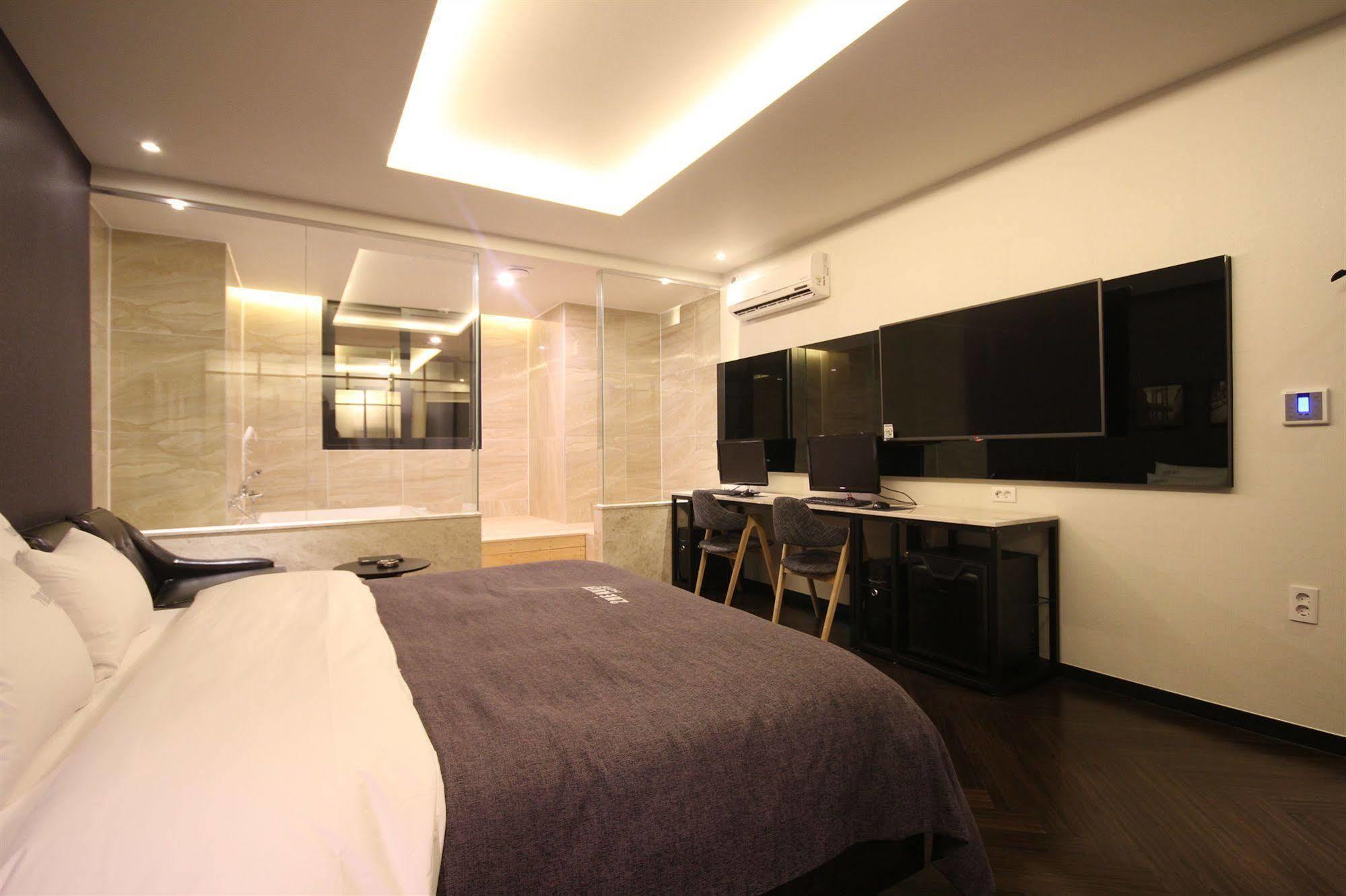 2 Heaven Hotel Seomyeon Пусан Экстерьер фото