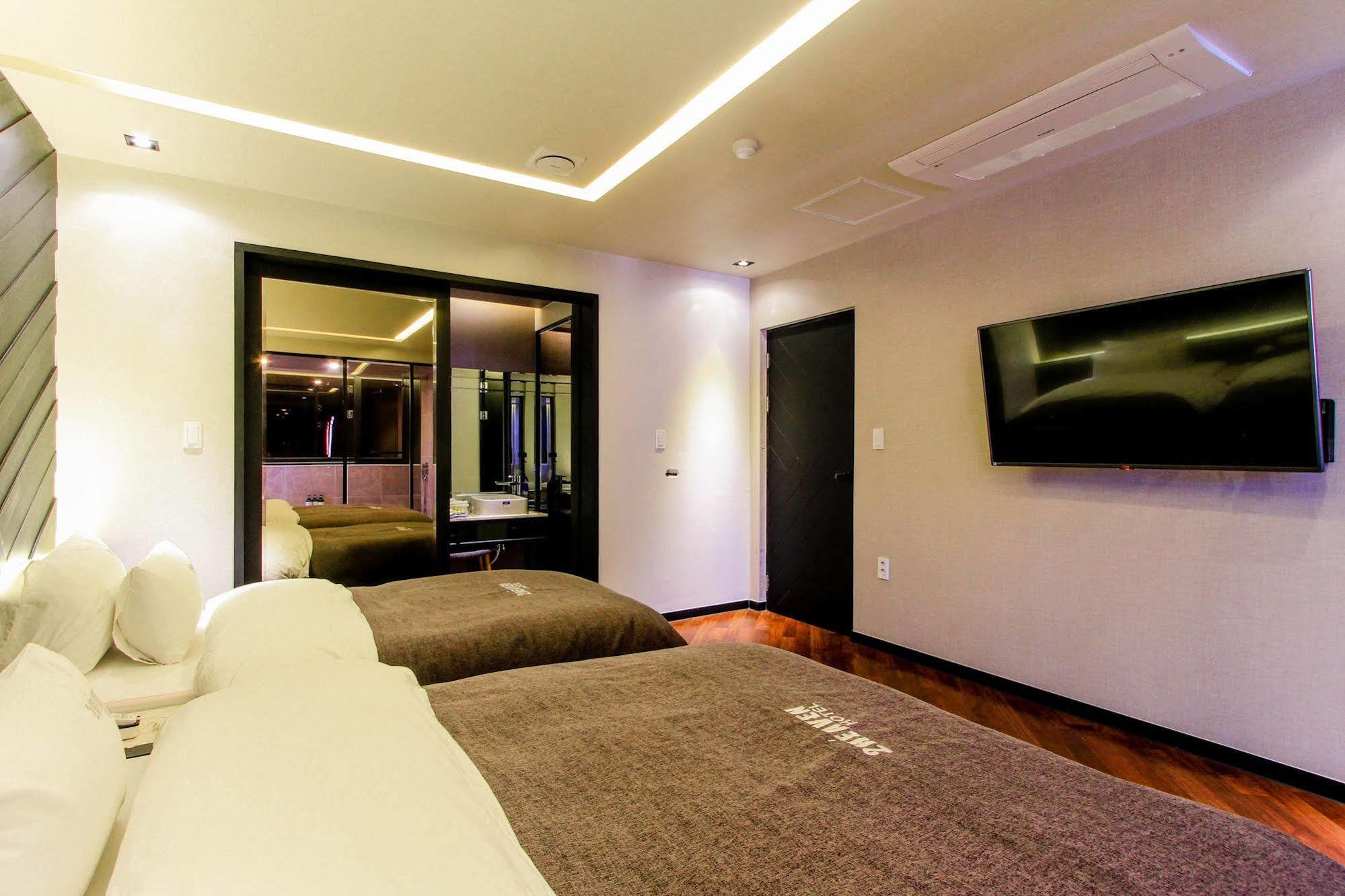2 Heaven Hotel Seomyeon Пусан Экстерьер фото